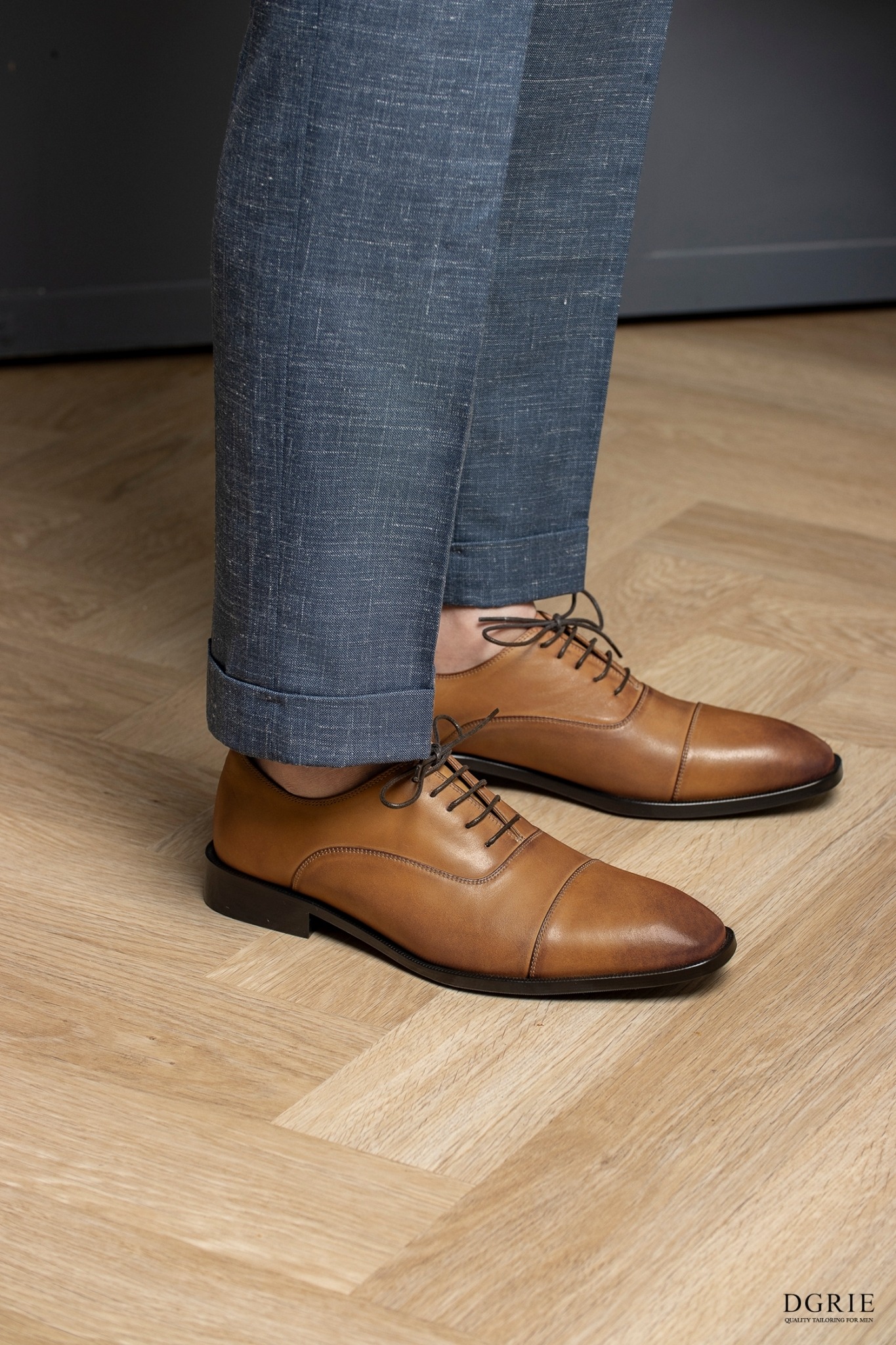 รองเท้าหนัง Veg Tan Round Cap Toe Oxford Shoes