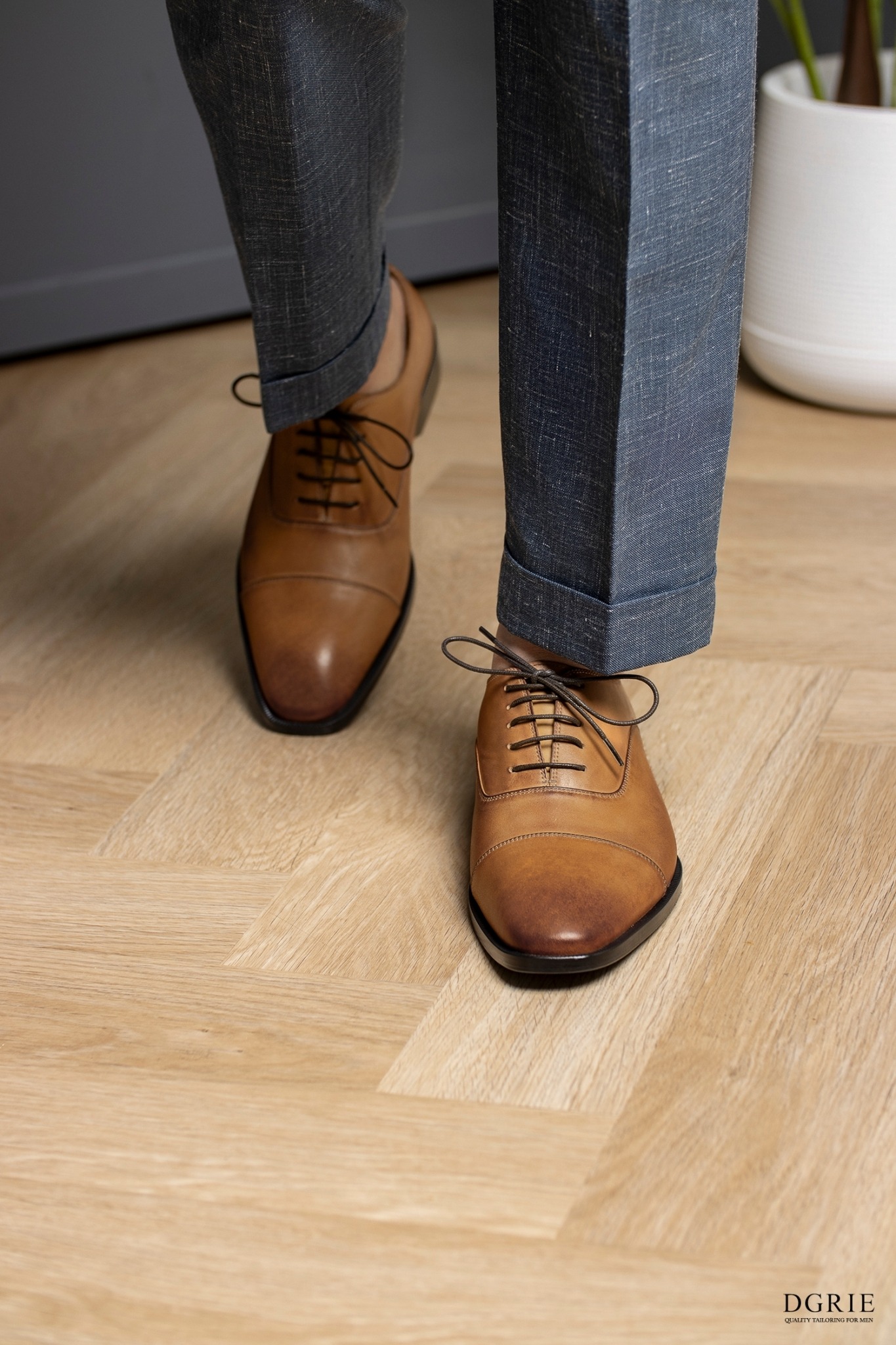 รองเท้าหนัง Veg Tan Round Cap Toe Oxford Shoes