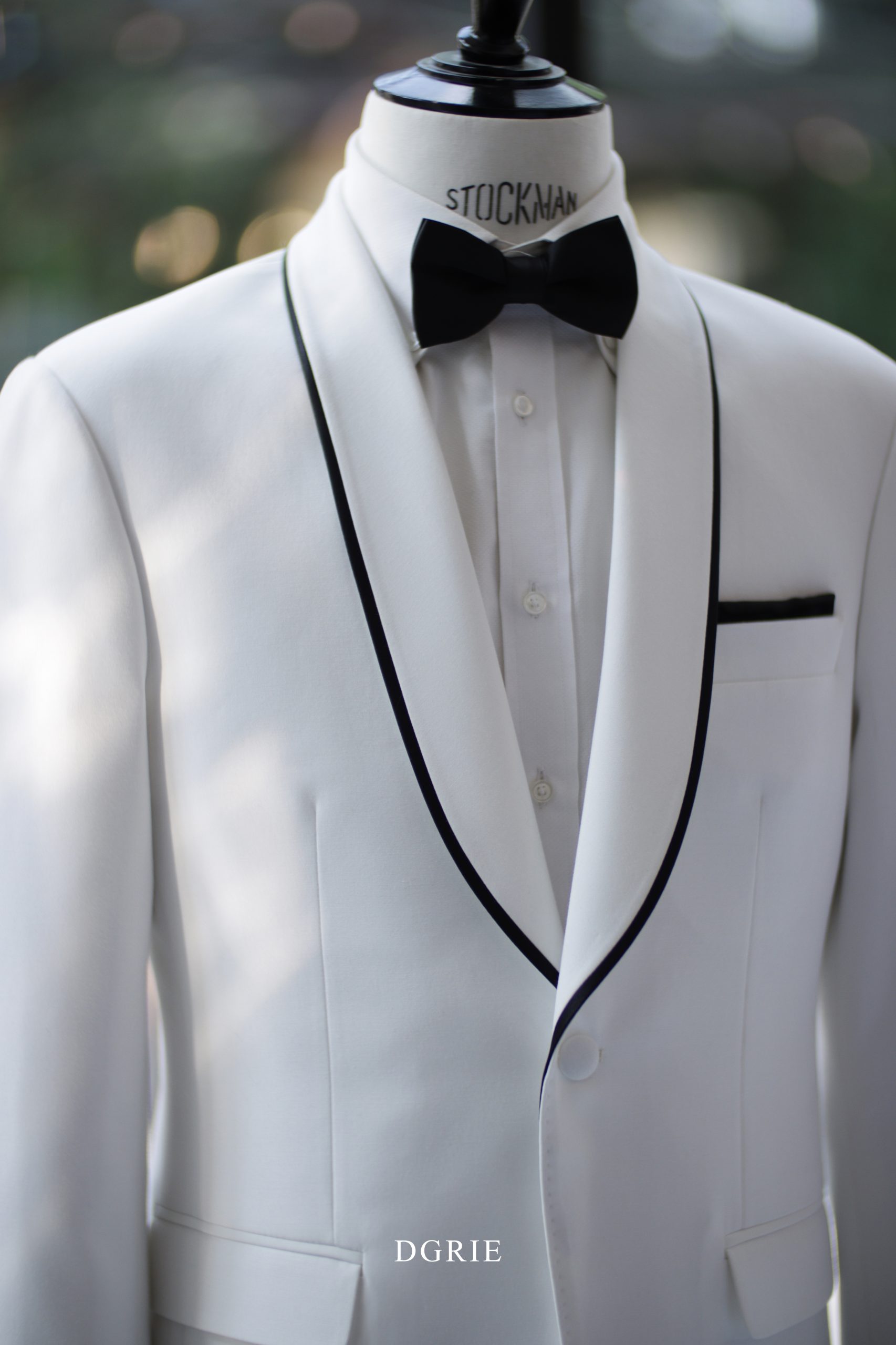 ตัดสูทแต่งงาน White Shawl Lapel Tuxedo Black Satin Trim