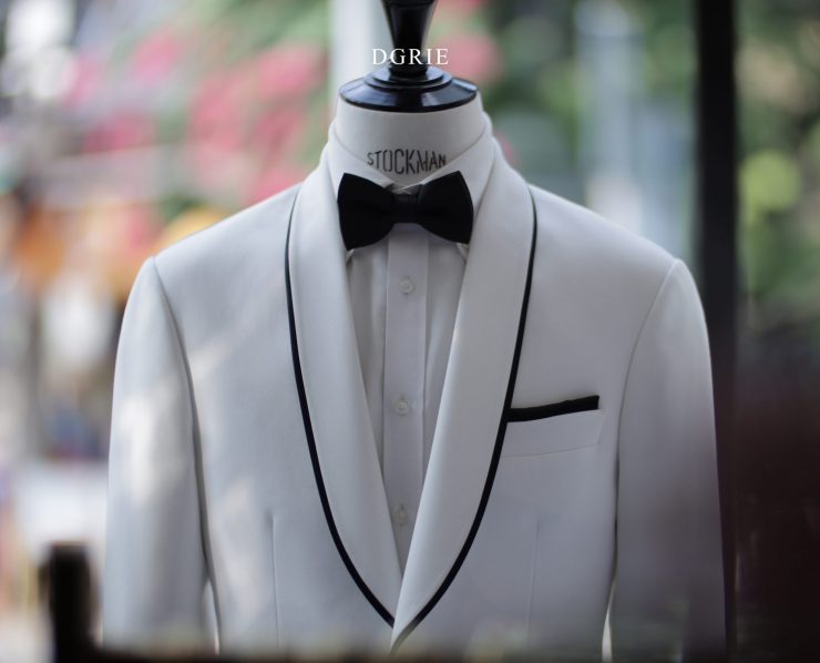 ตัดสูทแต่งงาน White Shawl Lapel Tuxedo Black Satin Trim