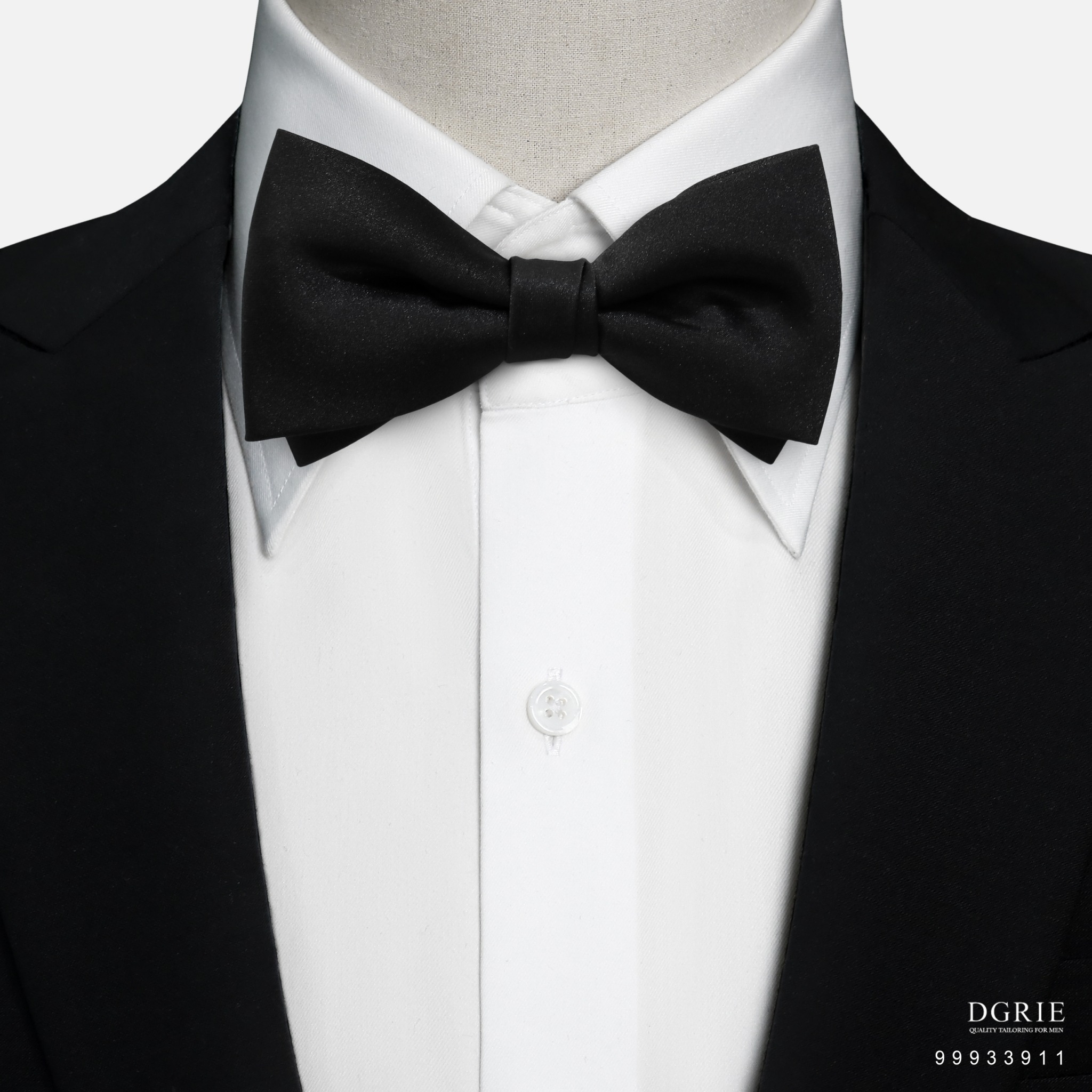 โบว์ไทสีดำ Black Batwing Satin Bow Tie