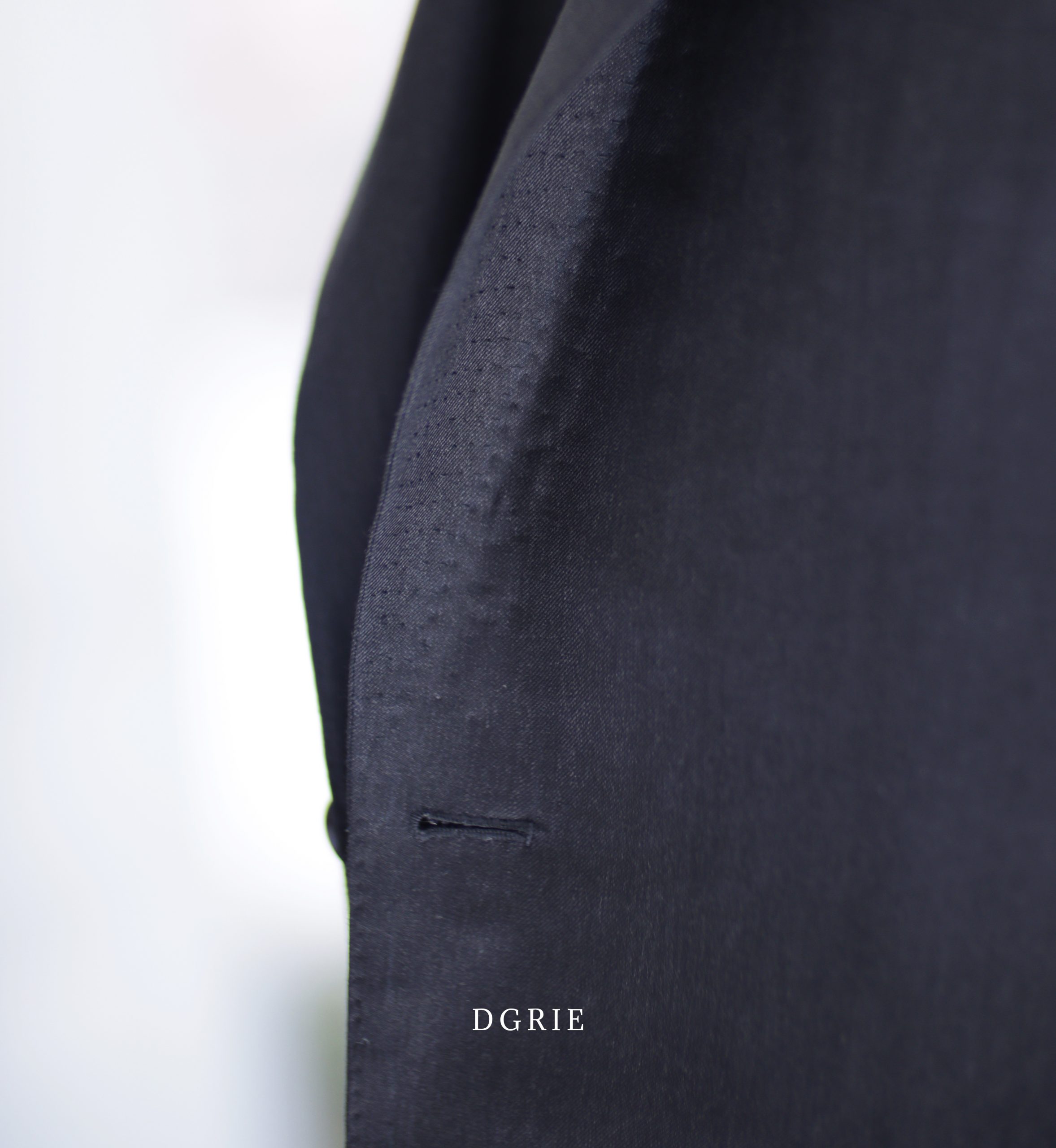 ตัดสูทหางม้าสีเทาเข้ม DGRIE DARK GREY FULL CANVAS SUITS