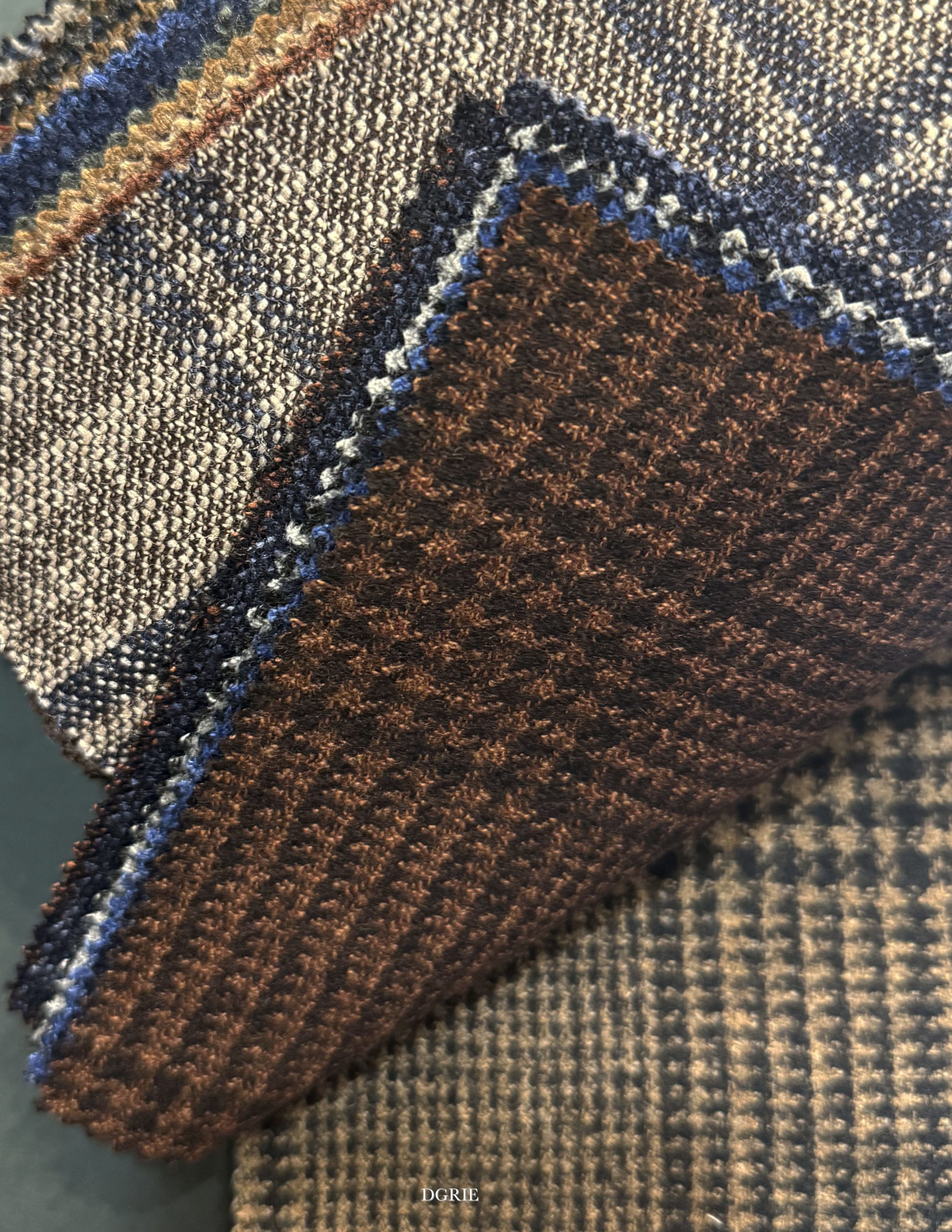 ตัดสูทผ้าอิตาลี DGRIE - Fratelli Tallia di Delfino