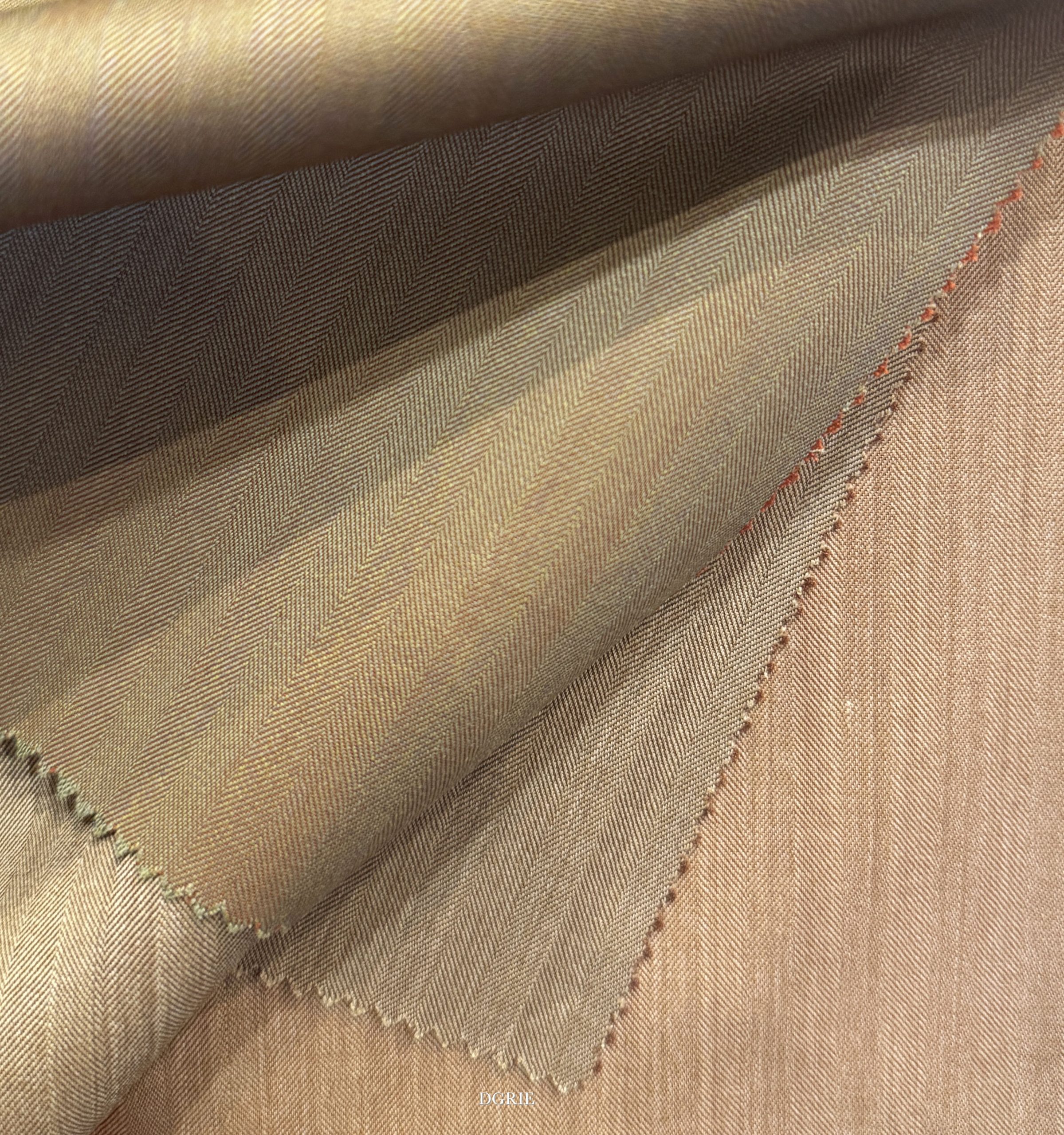 ตัดสูทผ้าอิตาลี DGRIE - Fratelli Tallia di Delfino