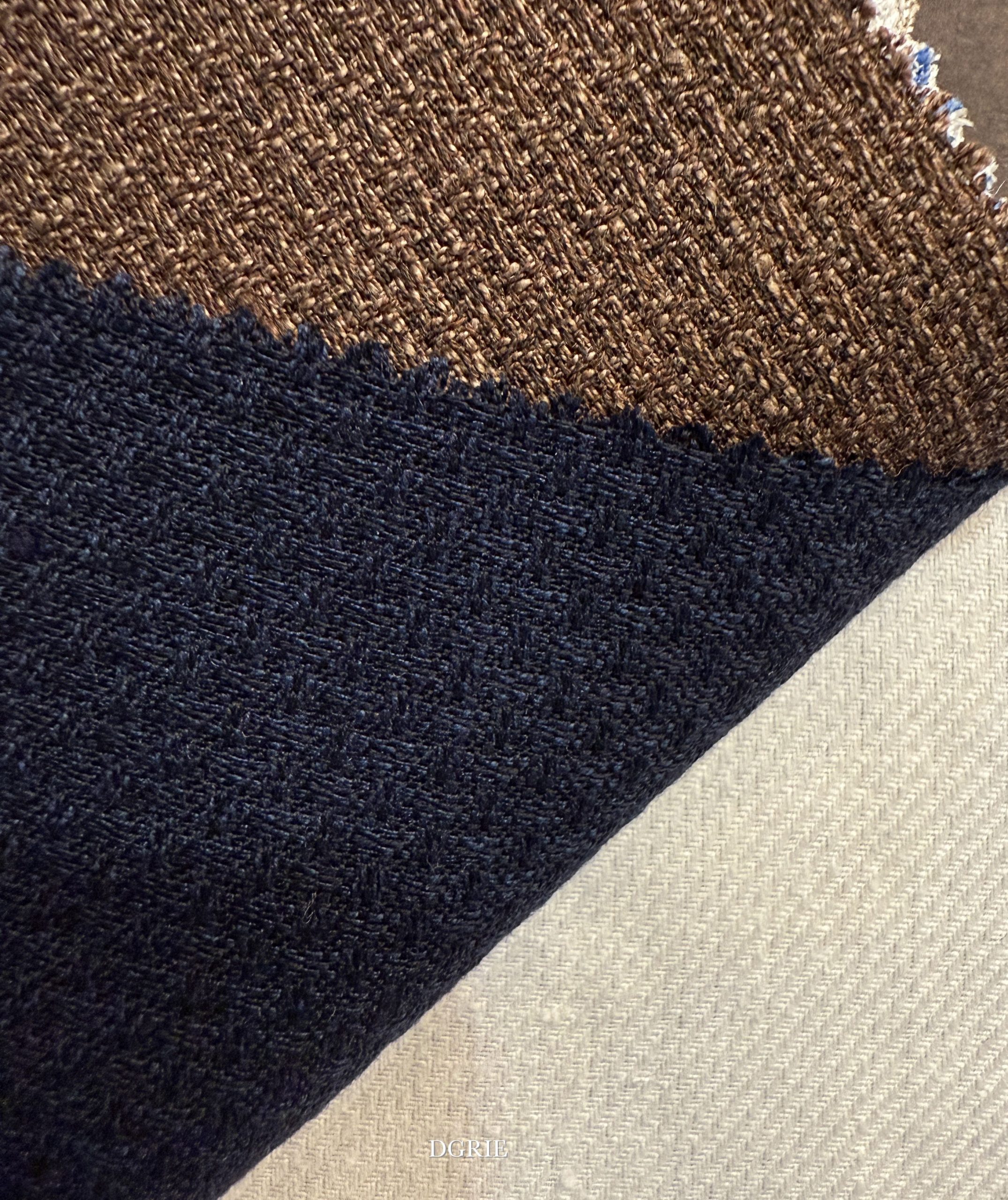 ตัดสูทผ้าอิตาลี DGRIE - Fratelli Tallia di Delfino