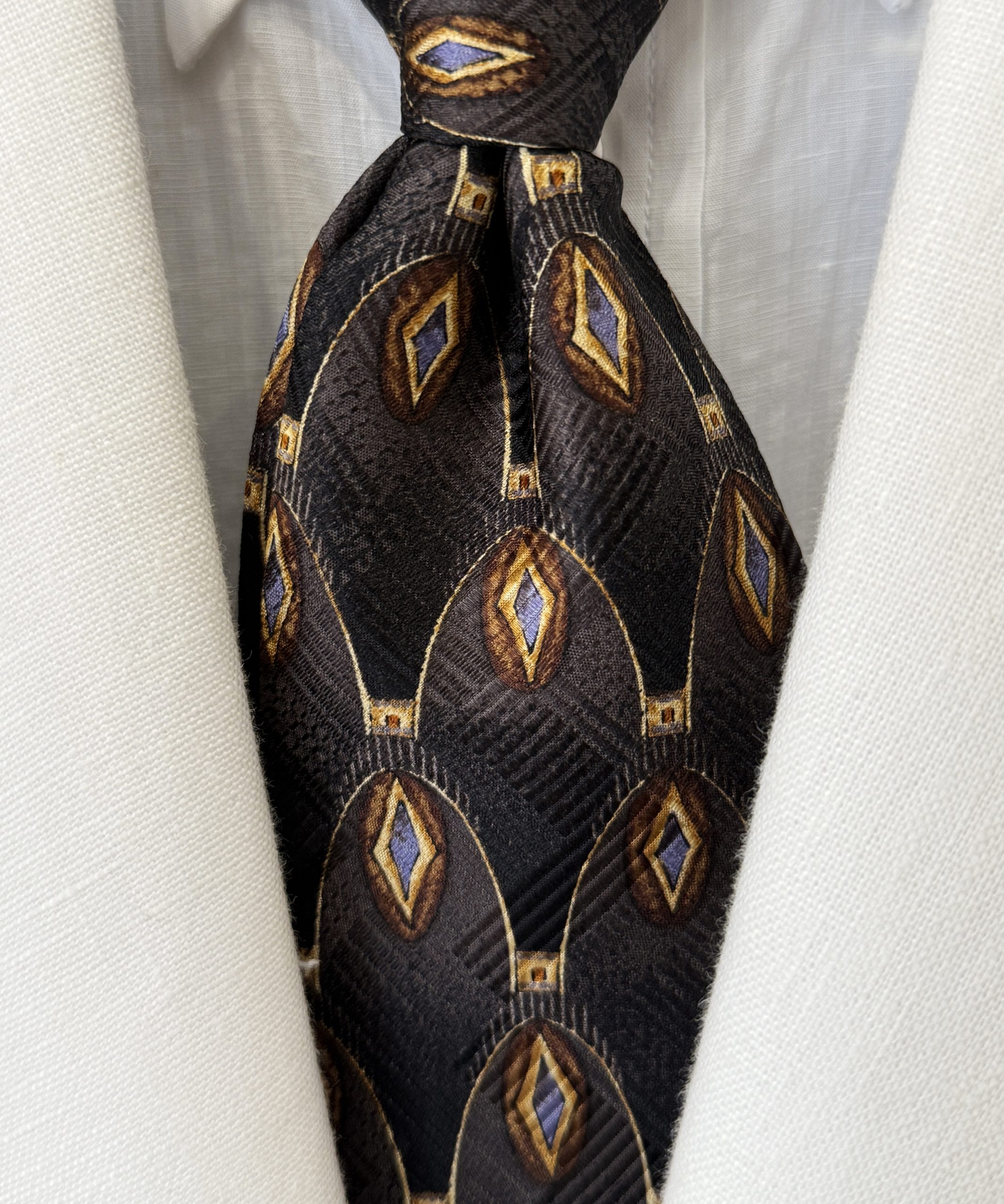 DGRIE - RTW White Linen Blazer & Classic Brown Tie