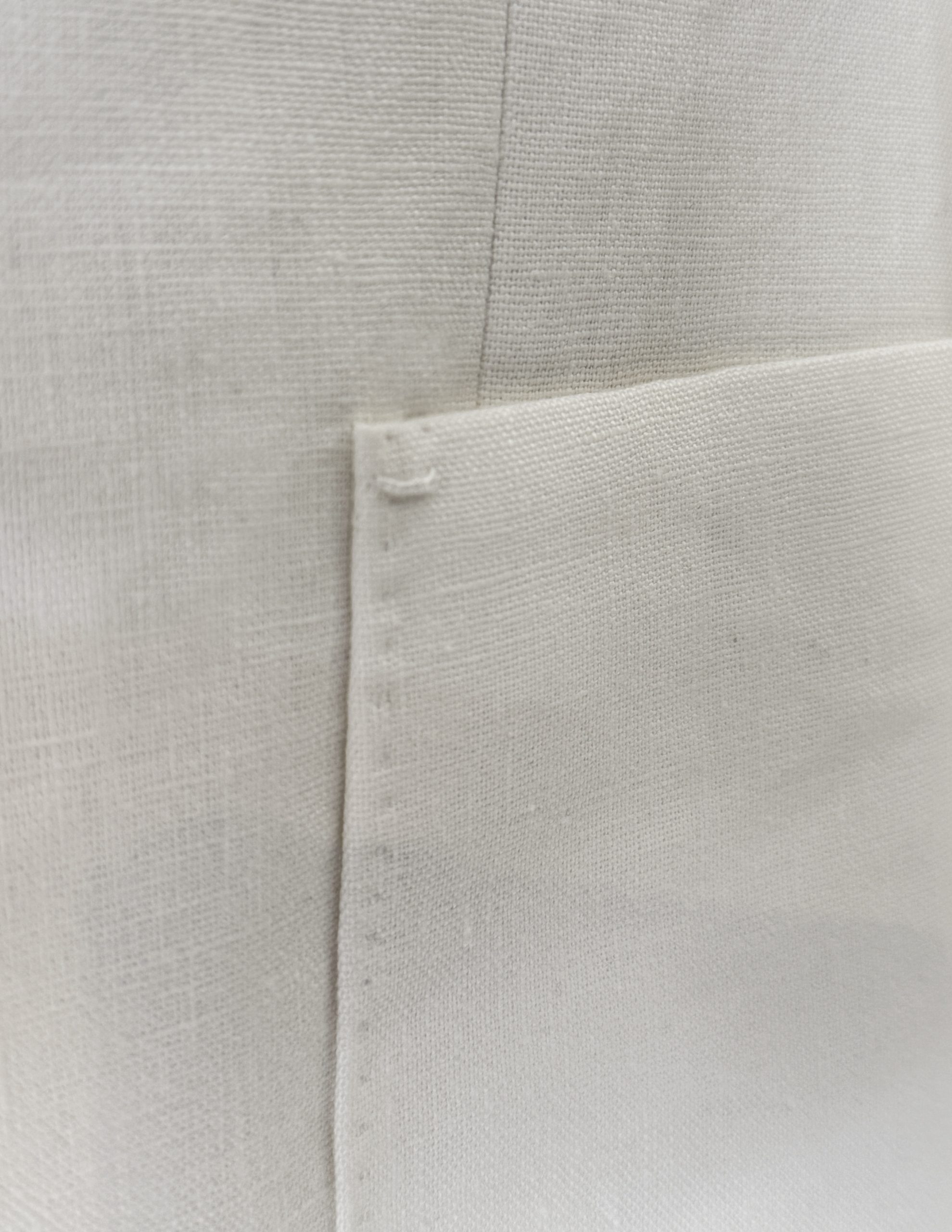 DGRIE - RTW White Linen Blazer & Classic Brown Tie