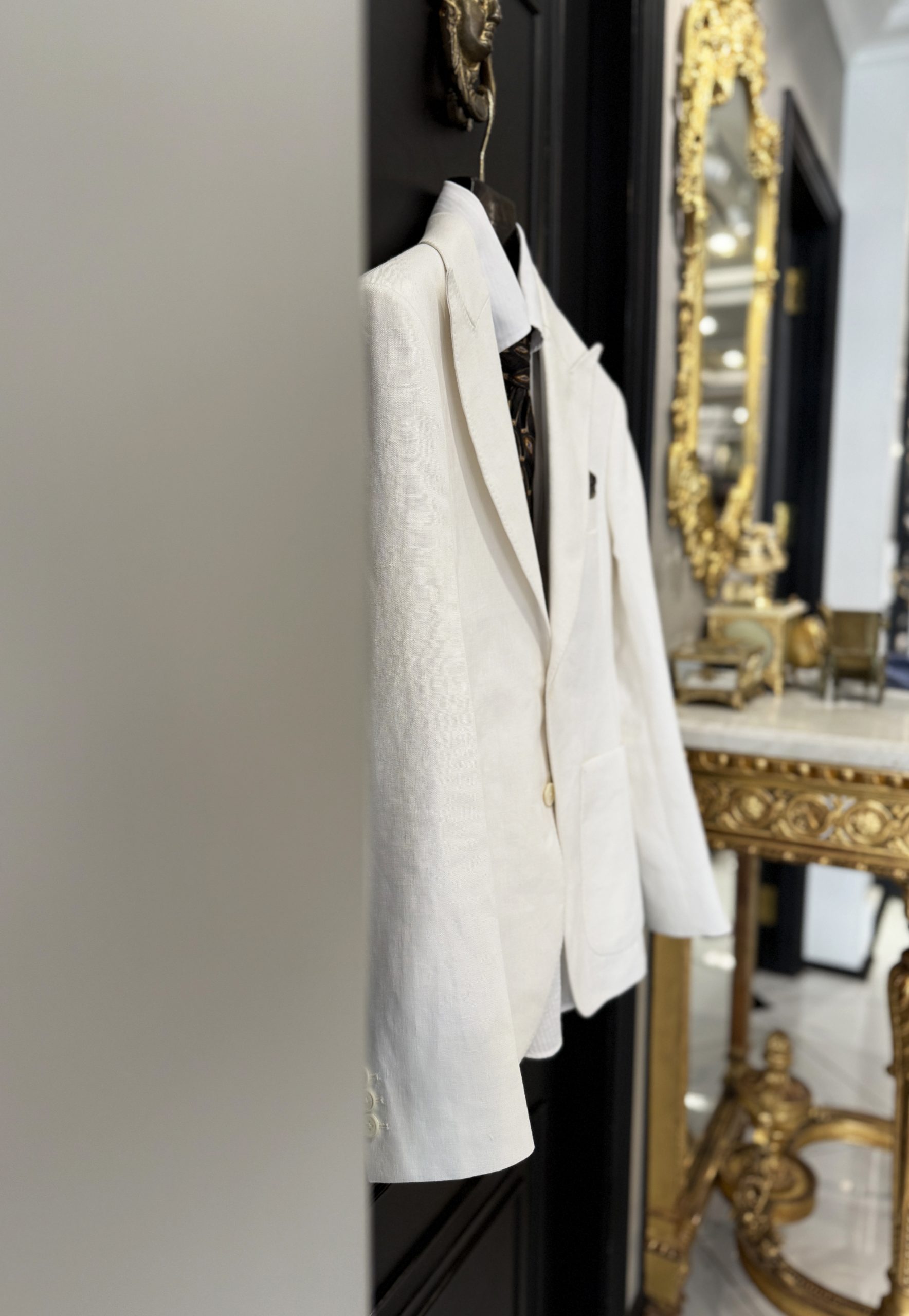DGRIE - RTW White Linen Blazer & Classic Brown Tie