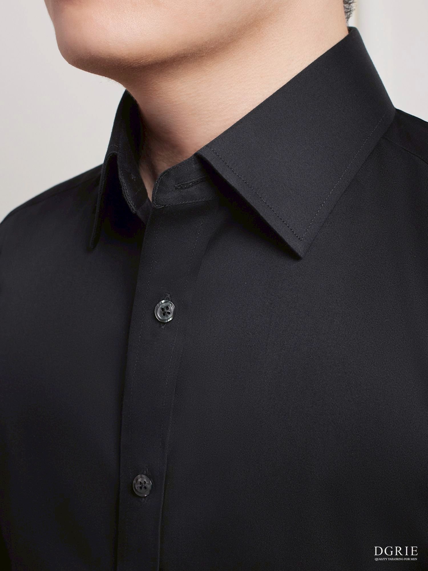 เสื้อเชิ้ตสีดำ - Super Black Cotton MOP Button Spread Collar Shirt