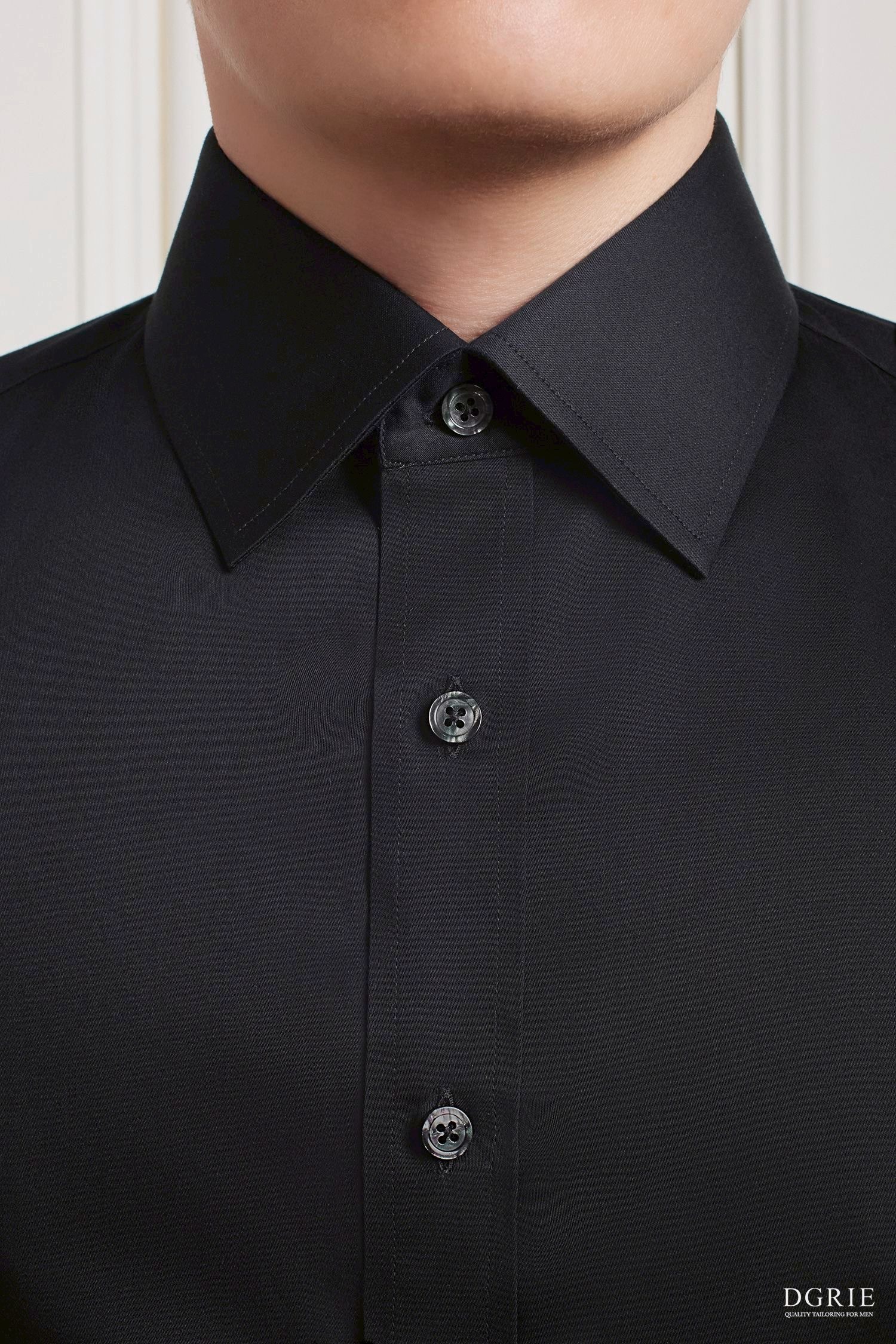 เสื้อเชิ้ตสีดำ - Super Black Cotton MOP Button Spread Collar Shirt