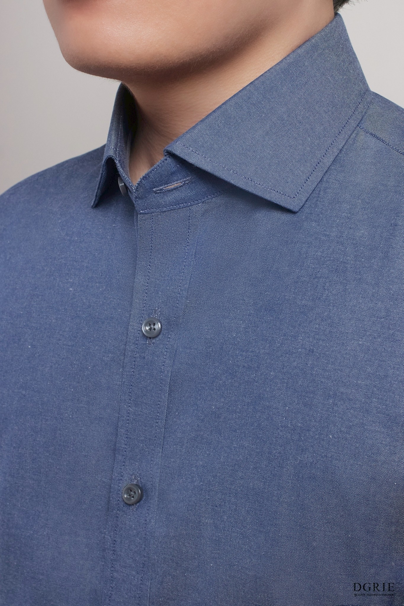 B3E47BEC-4267-4BB3-B859-91A6ED325B00 เสื้อเชิ้ตสีฟ้า Indigo Blue Round Spread Collar Oxford Cotton Linen Shirt