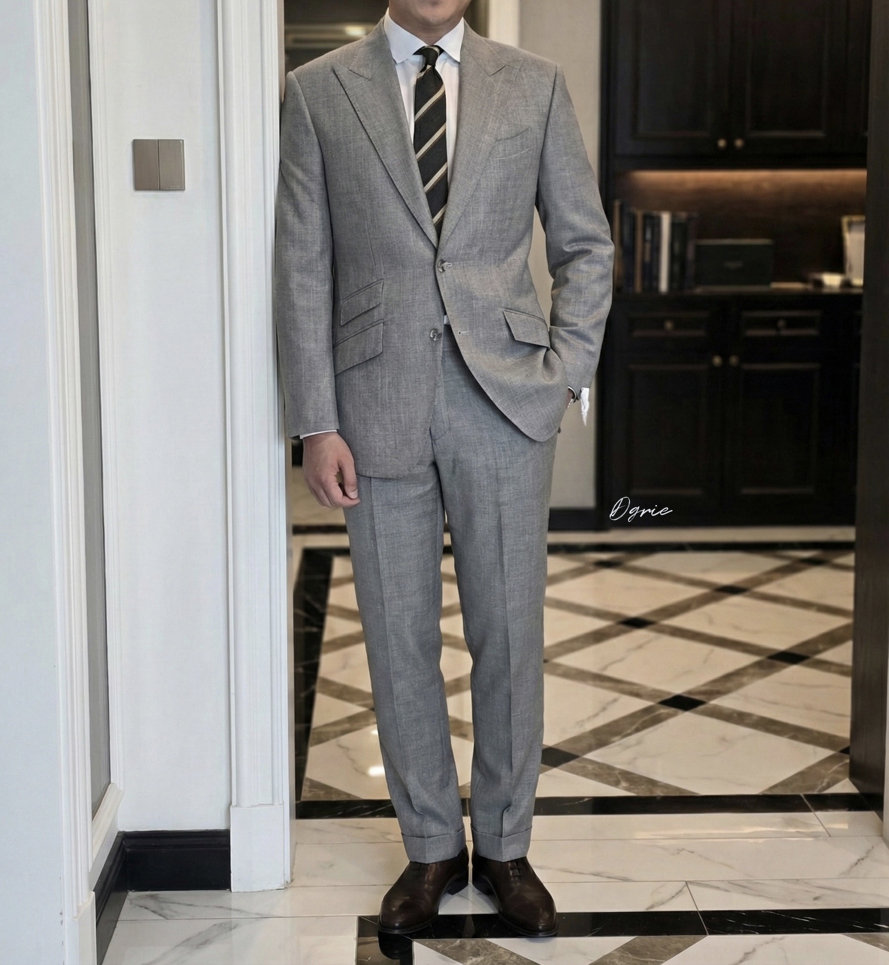 DGRIE Custom Sharkskin Wool Peak Lapel Suits ตัดสูทสีเทาปกแหลม