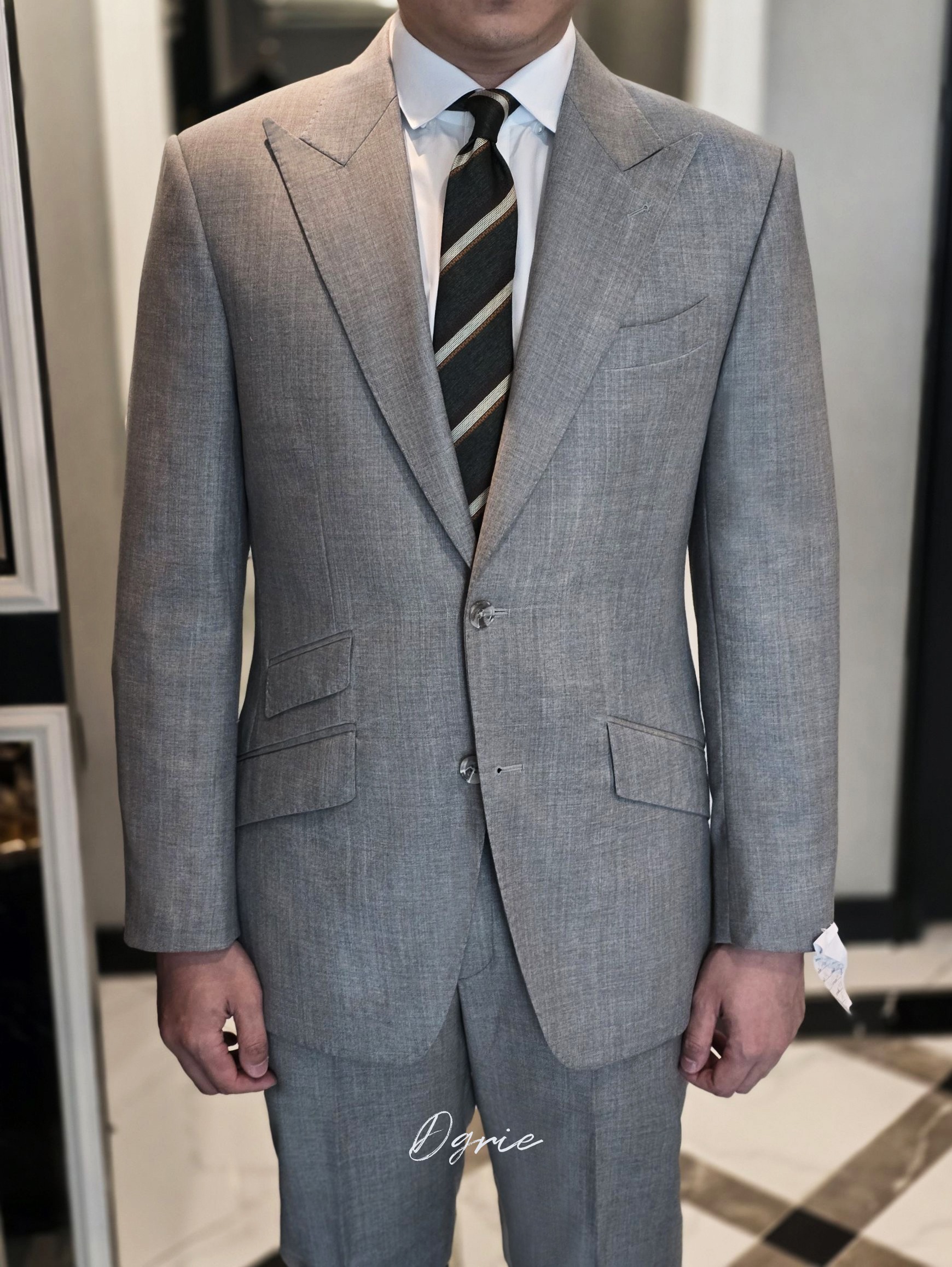 DGRIE Custom Sharkskin Wool Peak Lapel Suits ตัดสูทสีเทาปกแหลม