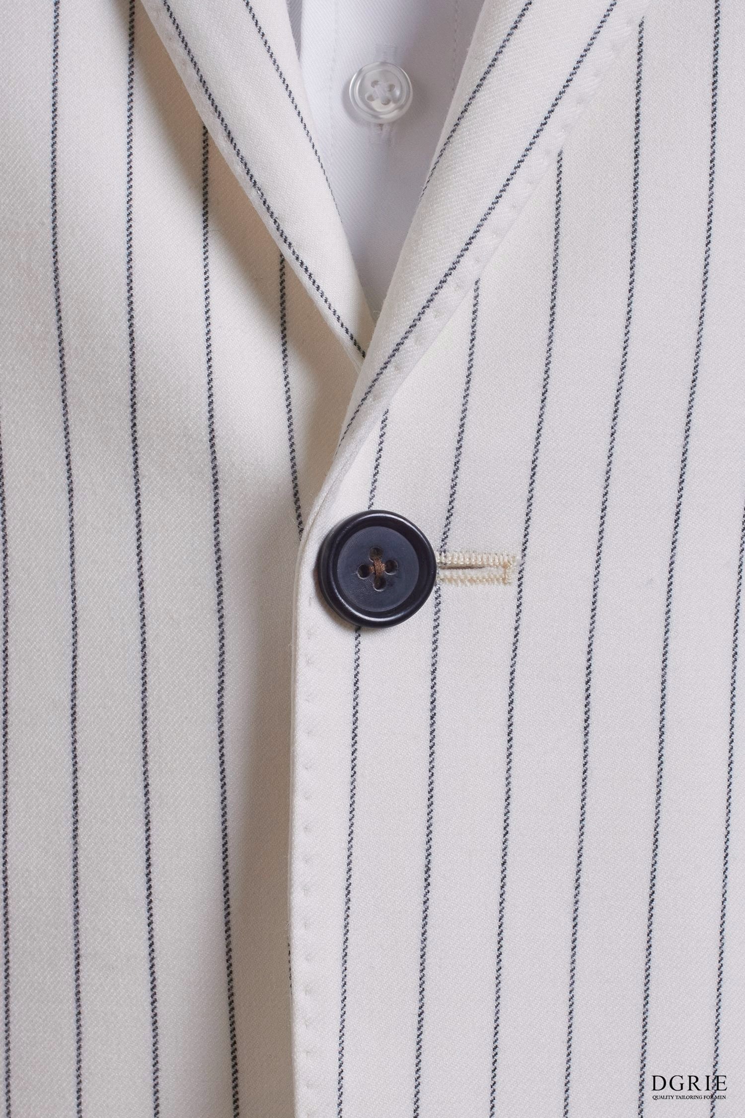 สูทลายทาง DGRIE Porcelain White Pinstripe Notch Lapel Blazer