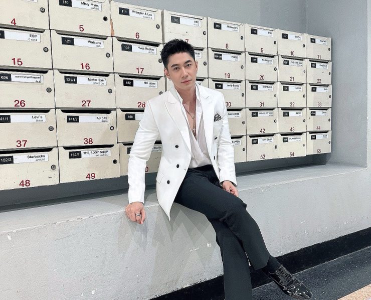 DGRIE Spotlight : แจม รชตะ Off-White Minimalist Double-Breasted Jacket & Tuxedo Trousers