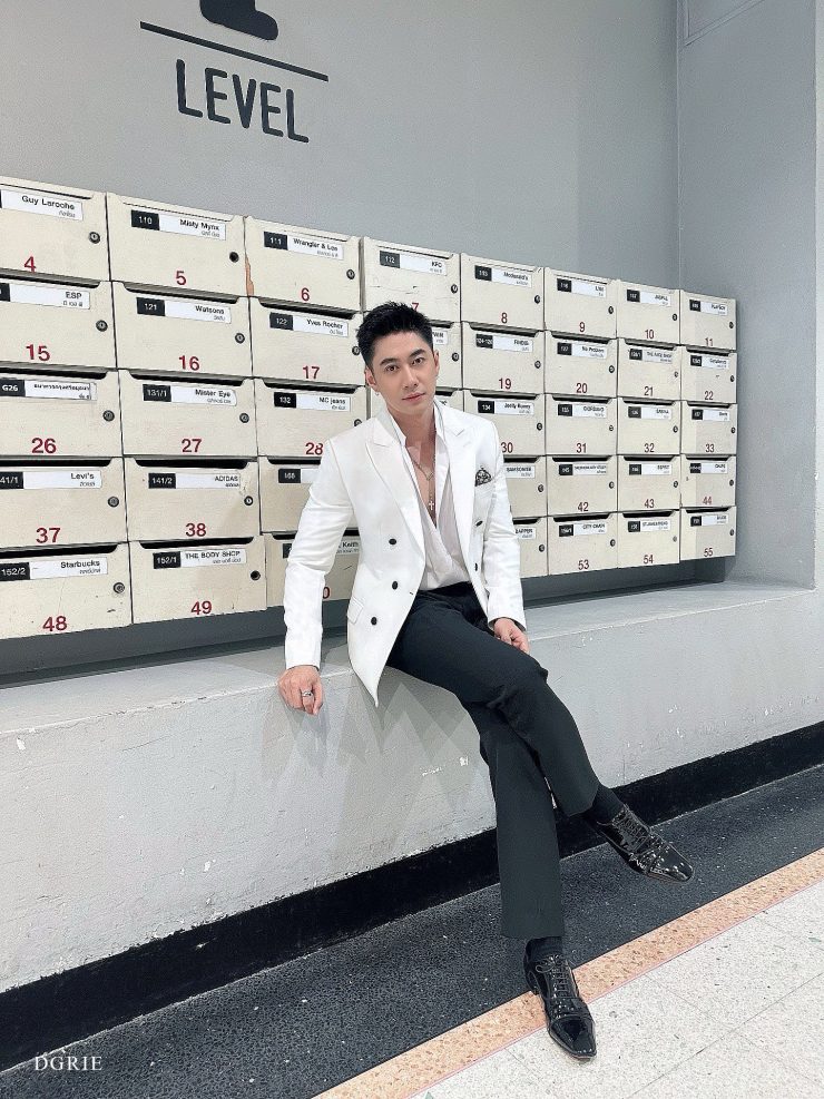 DGRIE Spotlight : แจม รชตะ Off-White Minimalist Double-Breasted Jacket & Tuxedo Trousers
