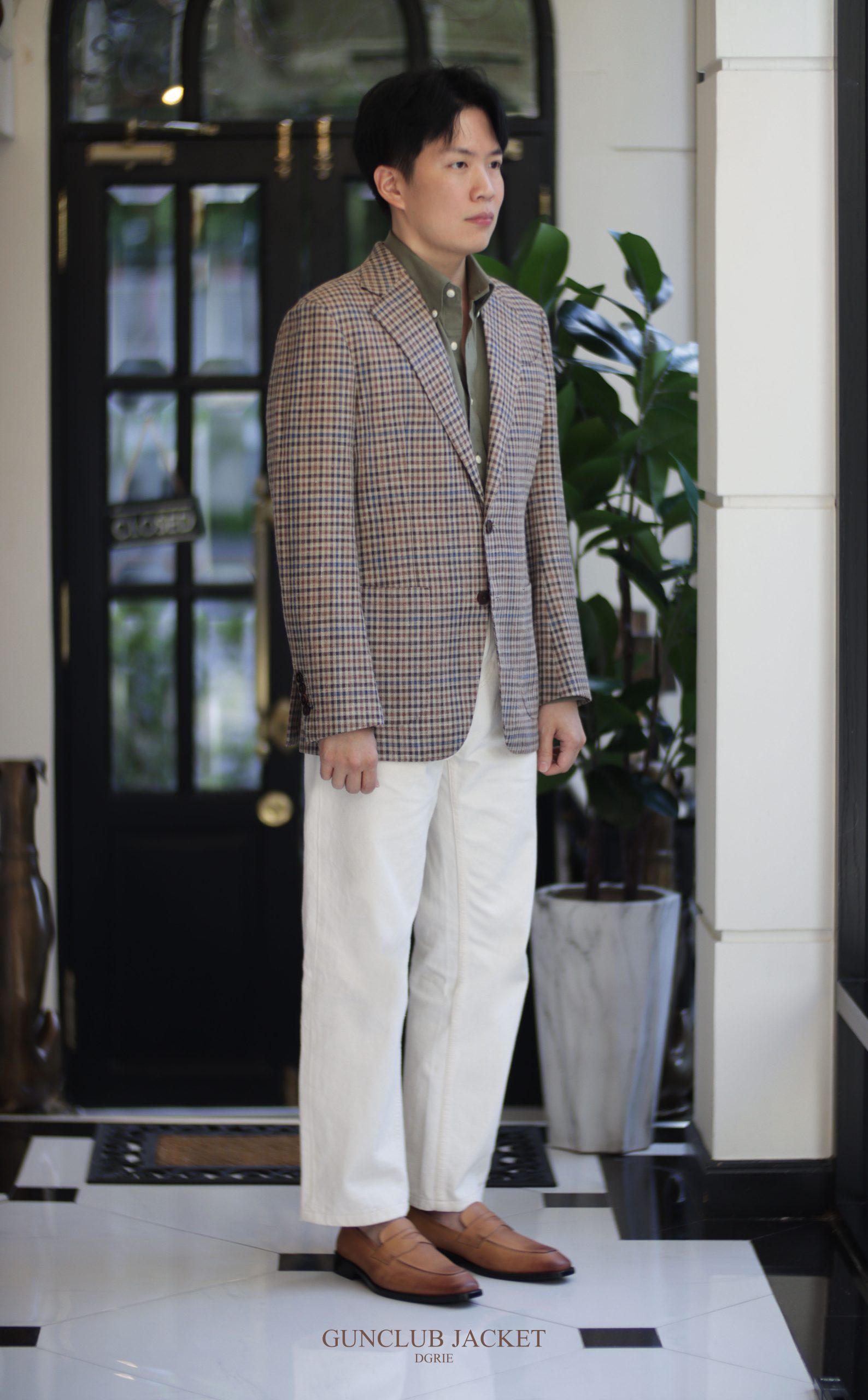 The Classic Gunclub Jacket: เรียบหรู คลาสสิก และรีแลกซ์ในลุคเดียว 5 The Classic Gunclub Jacket: เรียบหรู คลาสสิก และรีแลกซ์ในลุคเดียว