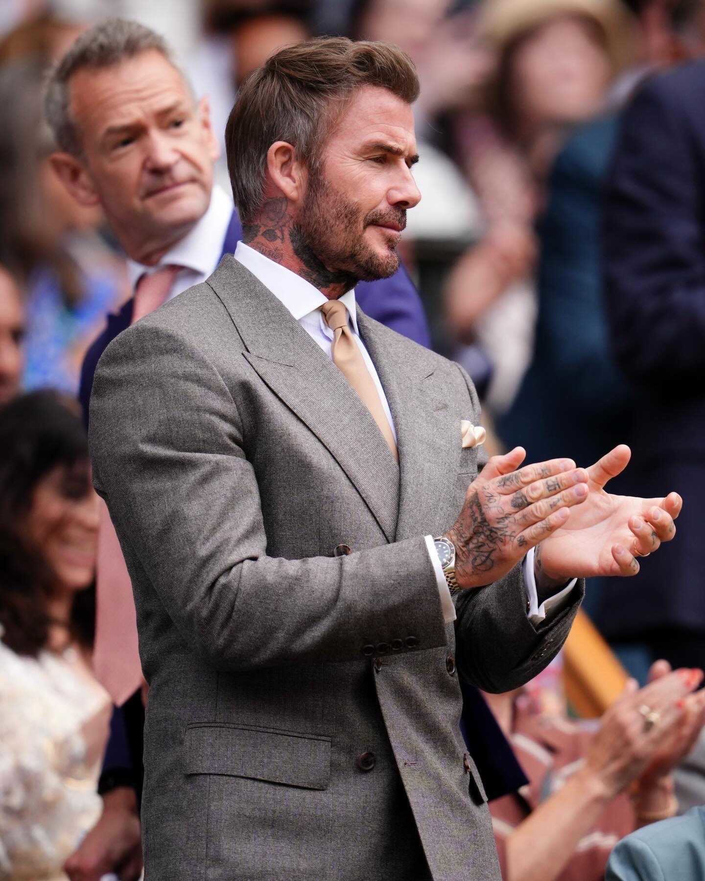 ซูมลุคหยุดโลก! David Beckham ทวงบัลลังก์เจ้าพ่อแฟชั่น แย่งสปอตไลท์กลางสนาม Wimbledon 2026 5 ซูมลุคหยุดโลก! David Beckham ทวงบัลลังก์เจ้าพ่อแฟชั่น แย่งสปอตไลท์กลางสนาม Wimbledon 2026