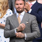 ซูมลุคหยุดโลก! David Beckham ทวงบัลลังก์เจ้าพ่อแฟชั่น แย่งสปอตไลท์กลางสนาม Wimbledon 2026