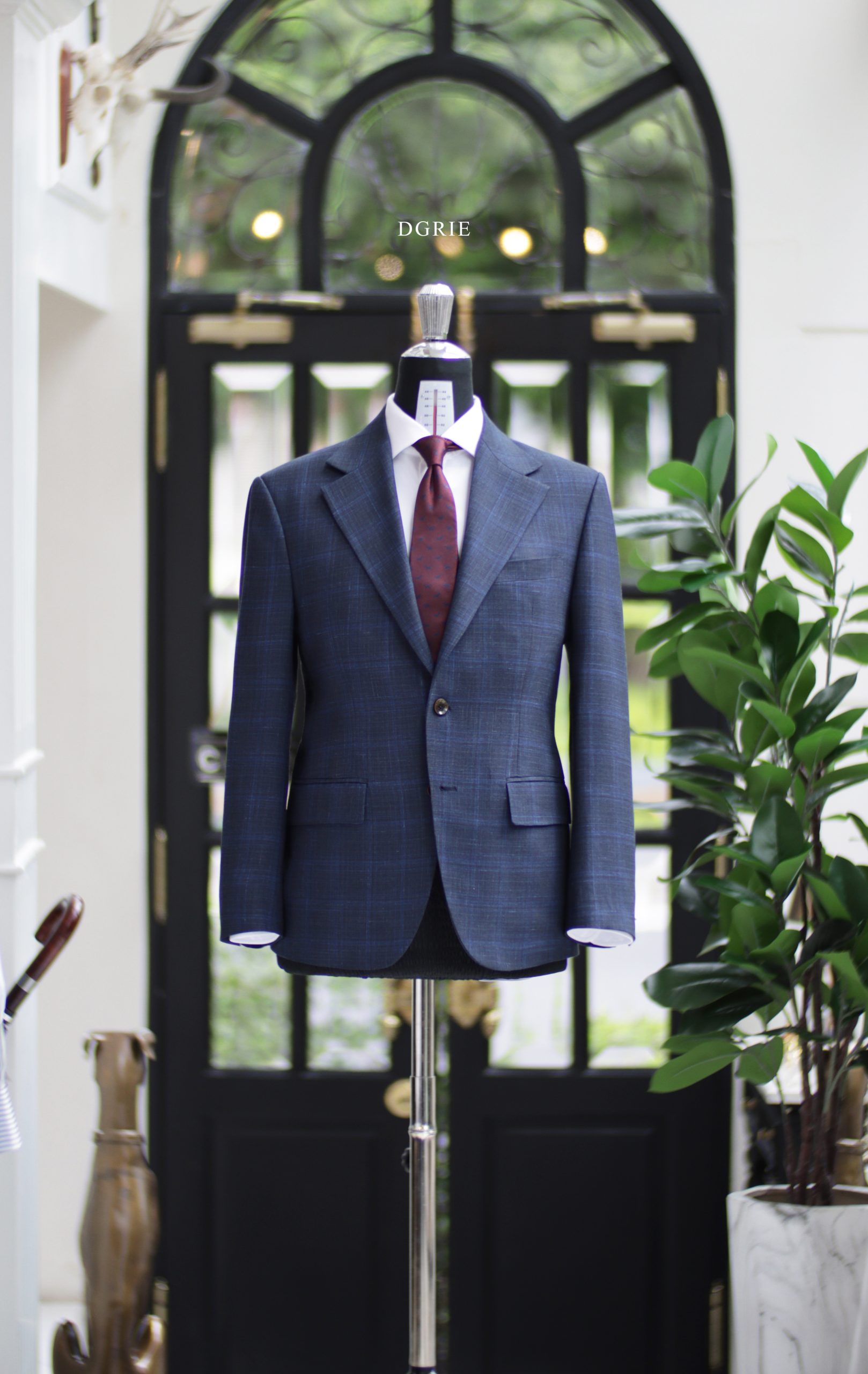 Loro Piana Summertime Blue Check Suit ความสง่างามที่มาพร้อมความโปร่งสบาย 4 Loro Piana Summertime Blue Check Suit ความสง่างามที่มาพร้อมความโปร่งสบาย