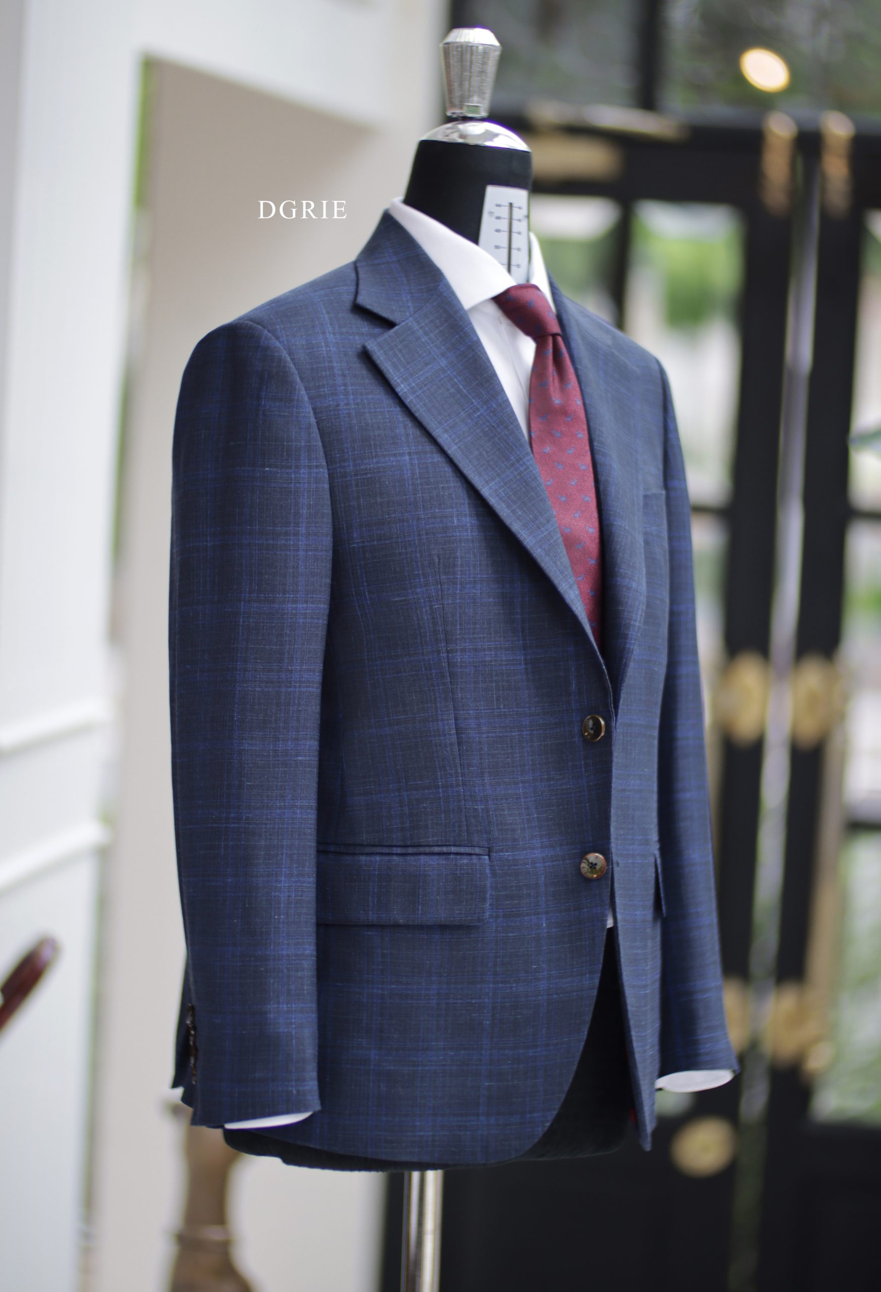 Loro Piana Summertime Blue Check Suit ความสง่างามที่มาพร้อมความโปร่งสบาย 5 Loro Piana Summertime Blue Check Suit ความสง่างามที่มาพร้อมความโปร่งสบาย