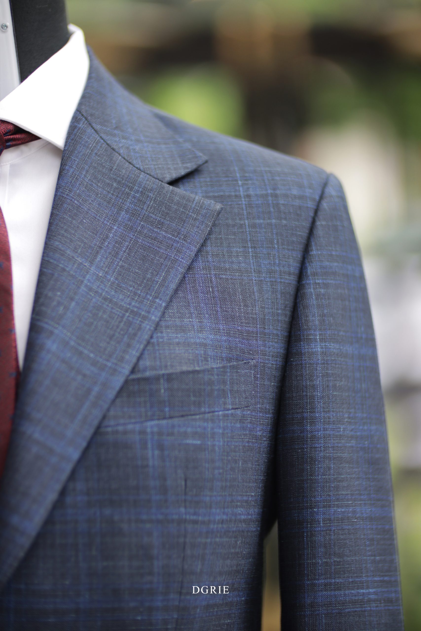 Loro Piana Summertime Blue Check Suit ความสง่างามที่มาพร้อมความโปร่งสบาย 3 Loro Piana Summertime Blue Check Suit ความสง่างามที่มาพร้อมความโปร่งสบาย