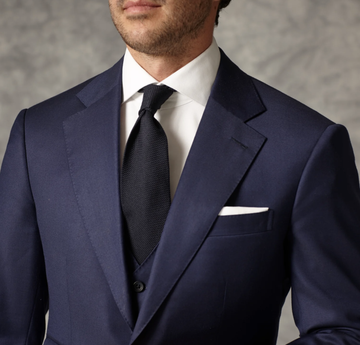 ความแตกต่างระหว่างสูทสไตล์อังกฤษ (British Suit) และสูทสไตล์อิตาลี (Italian Suit)