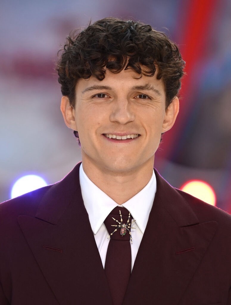 Check out Tom Holland's scene-stealing burgundy suit and Spider Brooch! 4 Check out Tom Holland's scene-stealing burgundy suit and Spider Brooch!