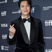 Lee Min Ho - Velvet tuxedo กับทักซิโด้กำมะหยี่ ทำไมสปอร์ตไลท์ยิ่งส่องยิ่งดูหรู?