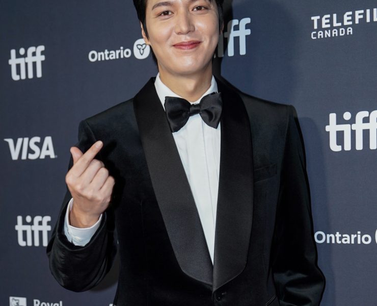 Lee Min Ho - Velvet tuxedo กับทักซิโด้กำมะหยี่ ทำไมสปอร์ตไลท์ยิ่งส่องยิ่งดูหรู?