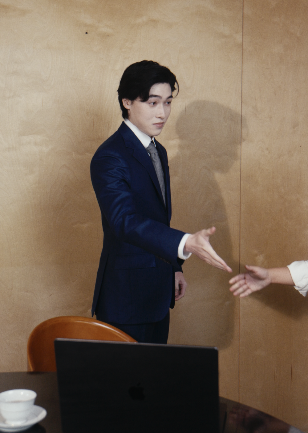 ทุกช่วงเวลา… ในสูทตัวเดียว One Suit. One Day. Every Moment. 5 ทุกช่วงเวลา… ในสูทตัวเดียว One Suit. One Day. Every Moment.