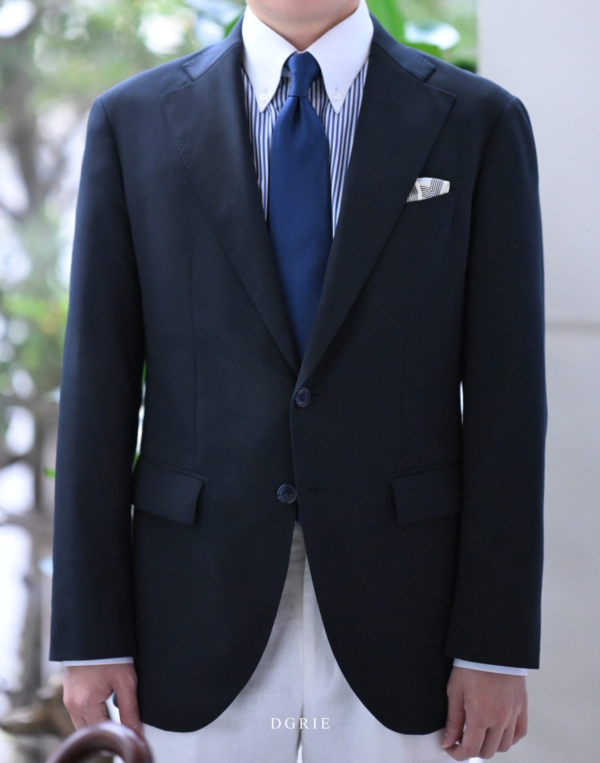 การสวมเสื้อเชิ้ต The Button-Down Collar: Fastened vs. Unfastened 5 การสวมเสื้อเชิ้ต The Button-Down Collar: Fastened vs. Unfastened