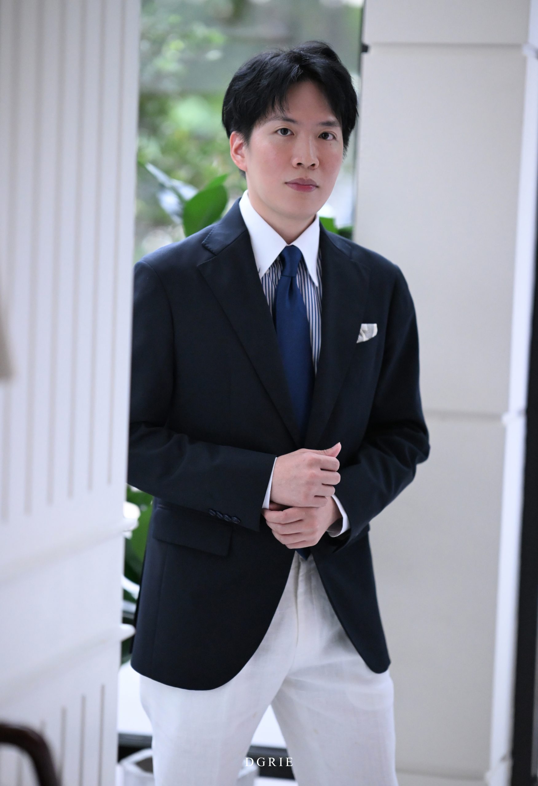 การสวมเสื้อเชิ้ต The Button-Down Collar: Fastened vs. Unfastened 7 การสวมเสื้อเชิ้ต The Button-Down Collar: Fastened vs. Unfastened