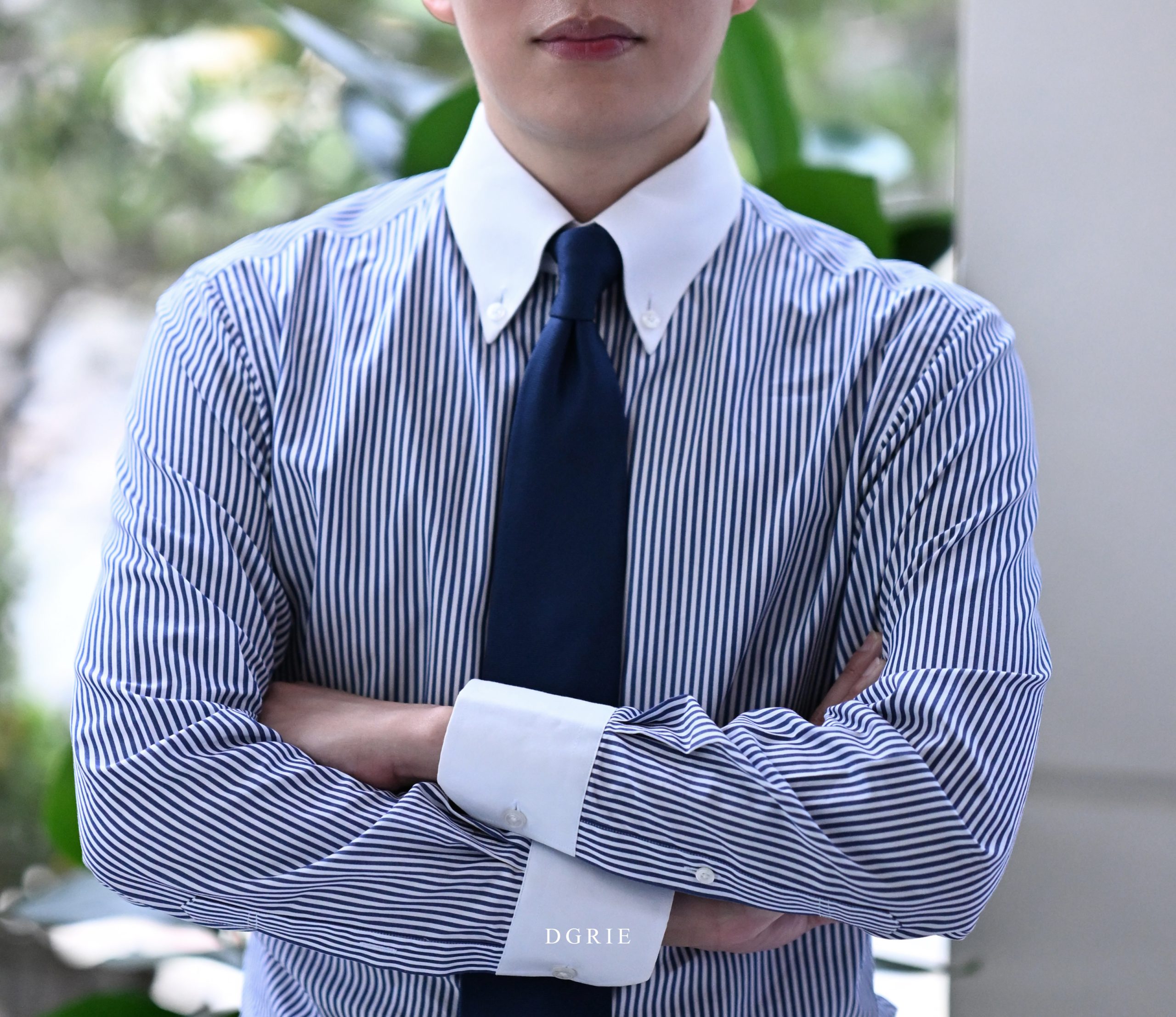 การสวมเสื้อเชิ้ต The Button-Down Collar: Fastened vs. Unfastened 3 การสวมเสื้อเชิ้ต The Button-Down Collar: Fastened vs. Unfastened