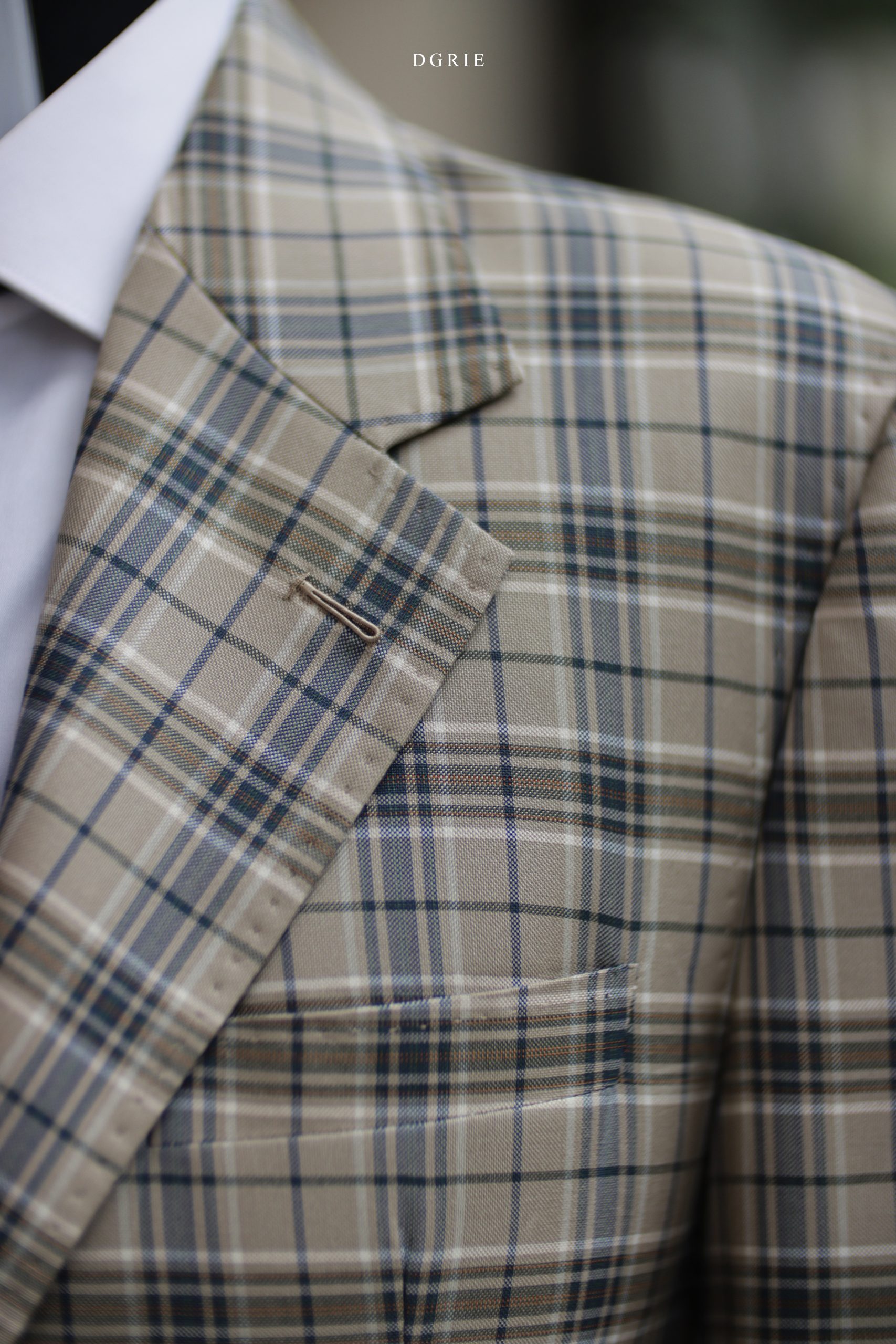The Heritage Beige Check Blazer แจ็คเก็ตสูทลายตารางโทนสีเบจ 3 The Heritage Beige Plaid Blazer
