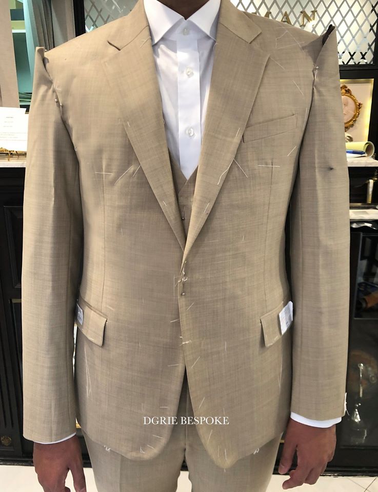 DGRIE BEIGE SUITS FITTING: สูทสีเบจ ลองตัวสูท หน้าร้าน 1 dgrie beige suits fitting day dgrie