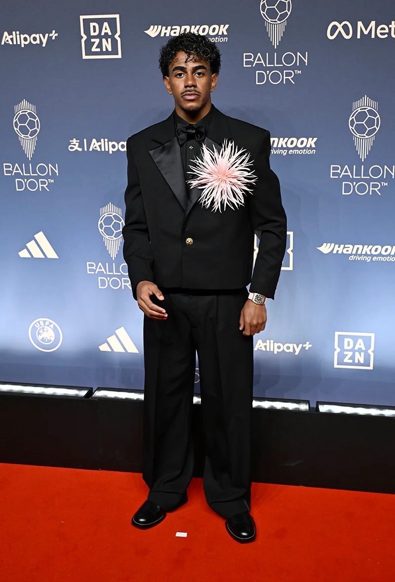 เจาะลุคพรมแดง BALLON D’OR 2026 ของเหล่าซูเปอร์สตาร์ลูกหนัง 6 เจาะลุคพรมแดง BALLON D’OR 2026 ของเหล่าซูเปอร์สตาร์ลูกหนัง