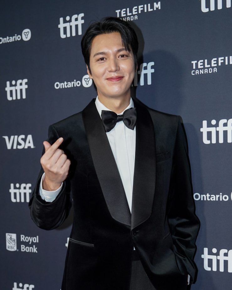 Lee Min Ho - Velvet tuxedo กับทักซิโด้กำมะหยี่ ทำไมสปอร์ตไลท์ยิ่งส่องยิ่งดูหรู?