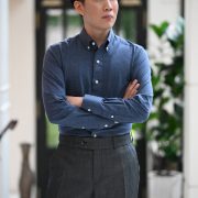 The Navy Knit Button-Down เสื้อเชิ้ตแขนยาว