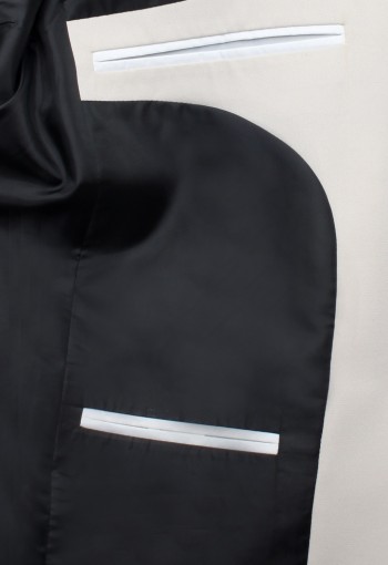 สูทสีเบจ ซับในซาตินสีดำ