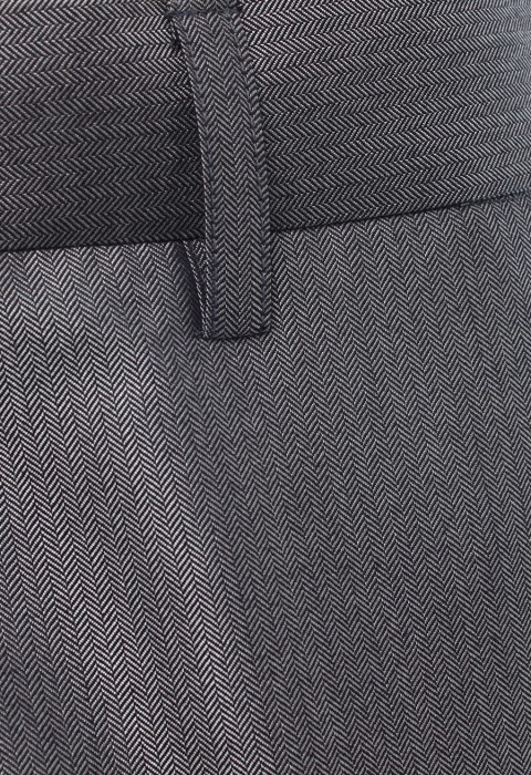 กางเกงสีเทา ลายก้างปลา