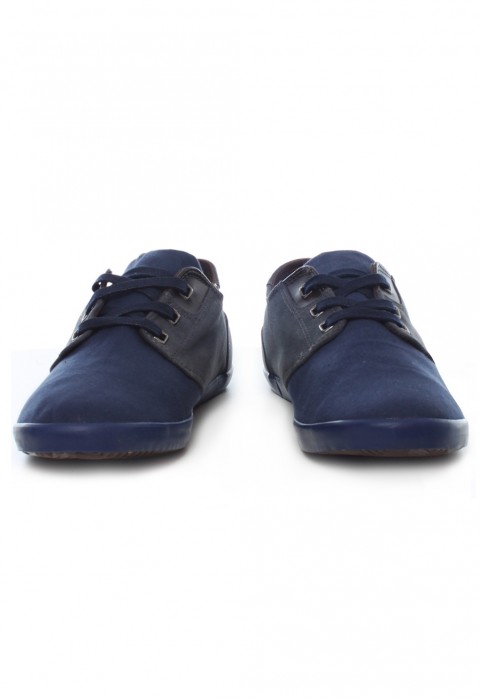 รองเท้าผ้าสีน้ำเงินหุ้มหนัง