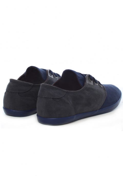 รองเท้าผ้าสีน้ำเงินหุ้มหนัง