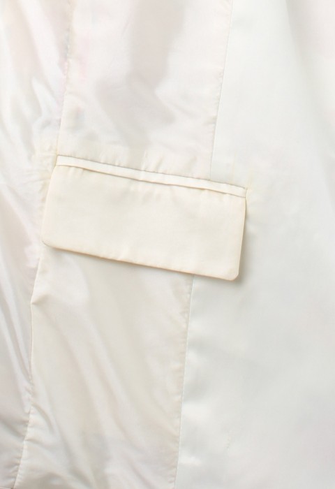 เสื้อสูทลายดอกไม้ปกขาว