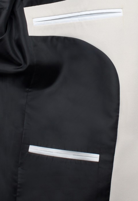 สูทสีเบจ ซับในซาตินสีดำ