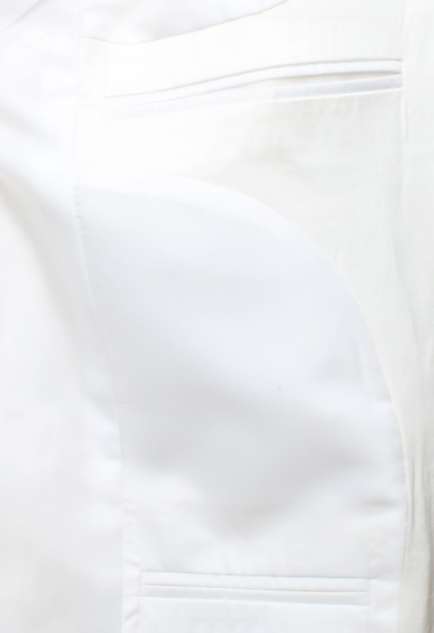 เสื้อสูทสีขาว กระดุมปั้ม