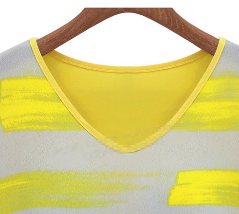 เสื้อยืดตัวยาว พิมพ์ลายสีเหลือง
