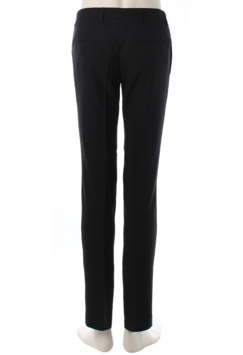 กางเกงสีดำทรงกระบอกเล็ก