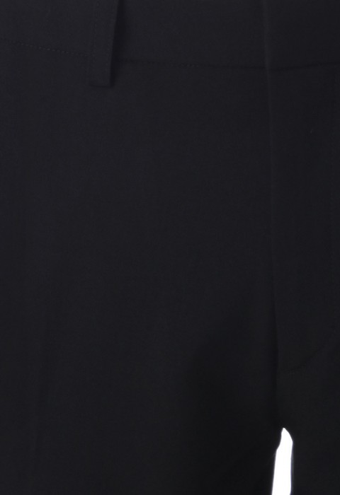 กางเกงสีดำทรงกระบอกเล็ก