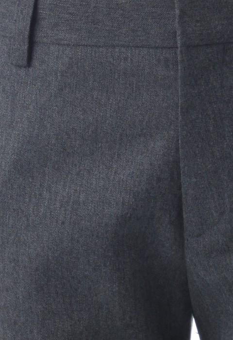 กางเกงสีเทาทรงกระบอกกระเป๋าเจาะ